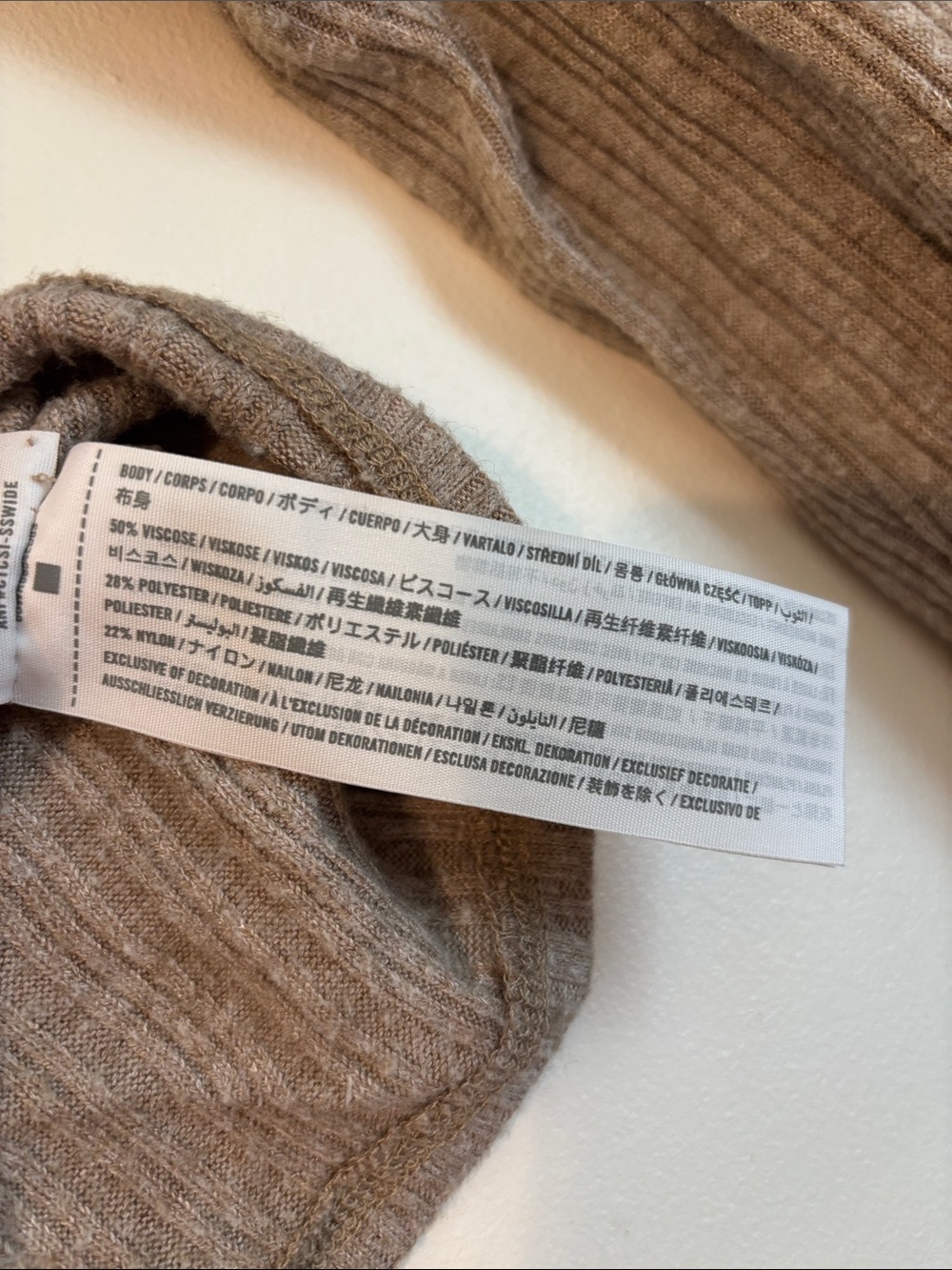 Hollister — Beige Ribbed Henley Long-Sleeve Top - Picture 4 of 4